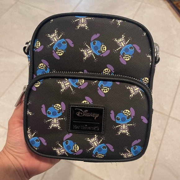 Disney Her Universe AOP Lilo & Stitch - Skeleton Stitch Crossbody - Picture 5 of 15